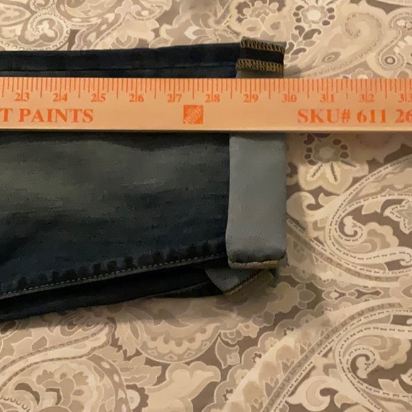 Gap crop jeans with distressed bottom - Picture 4 of 6